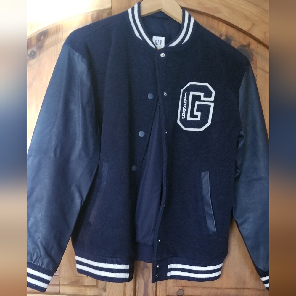 Boys GAP Navy and Black Varsity Bomber Jacket with 'G' Patch. Size xxl